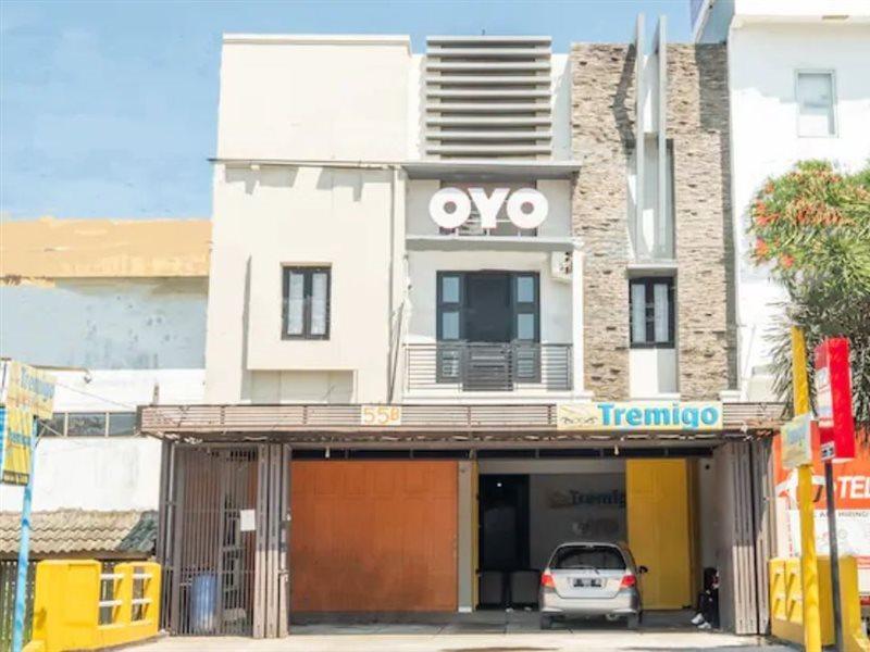 Hotel Syariah Tremigo Guesthouse Сиребон Екстериор снимка