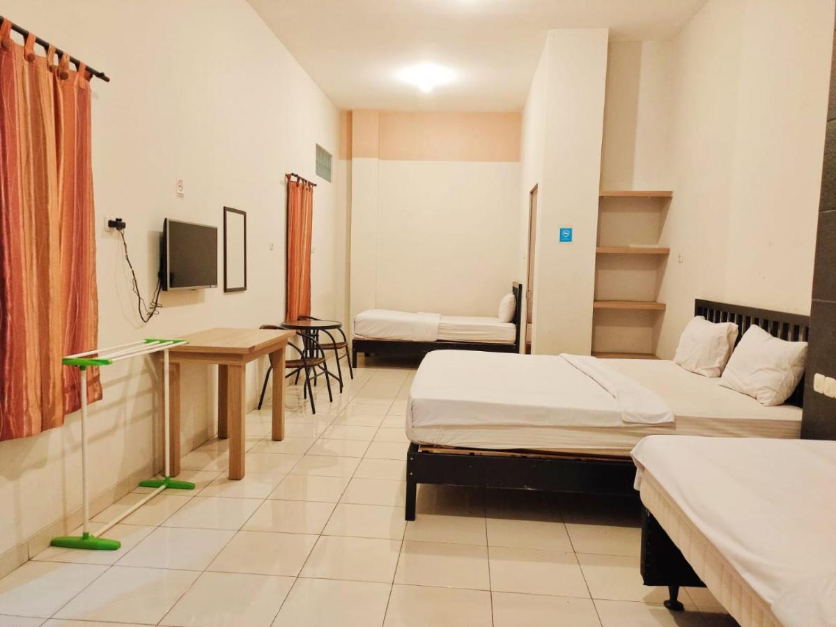 Hotel Syariah Tremigo Guesthouse Сиребон Екстериор снимка
