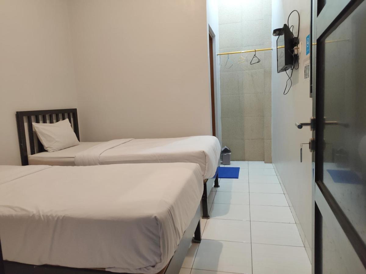 Hotel Syariah Tremigo Guesthouse Сиребон Екстериор снимка