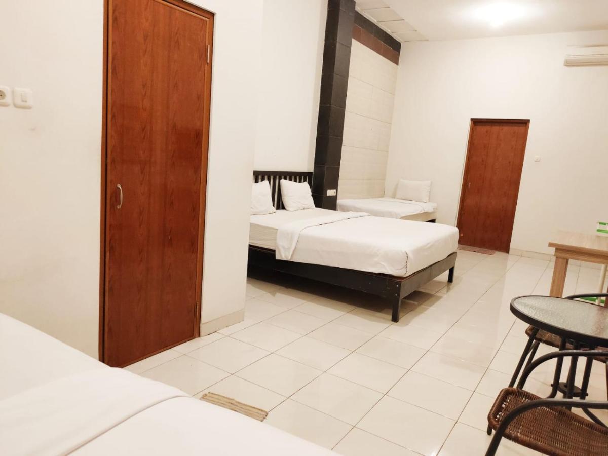 Hotel Syariah Tremigo Guesthouse Сиребон Екстериор снимка