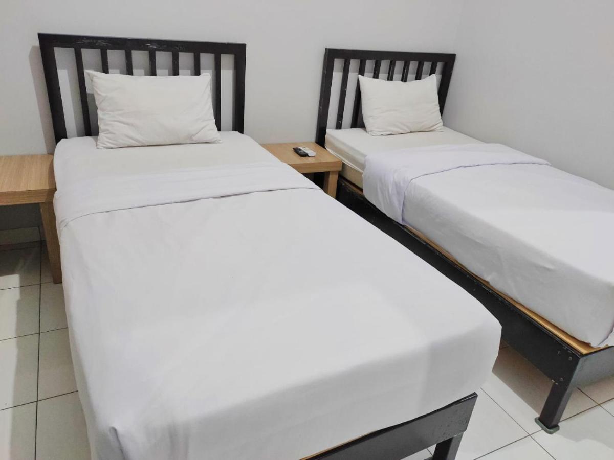 Hotel Syariah Tremigo Guesthouse Сиребон Екстериор снимка