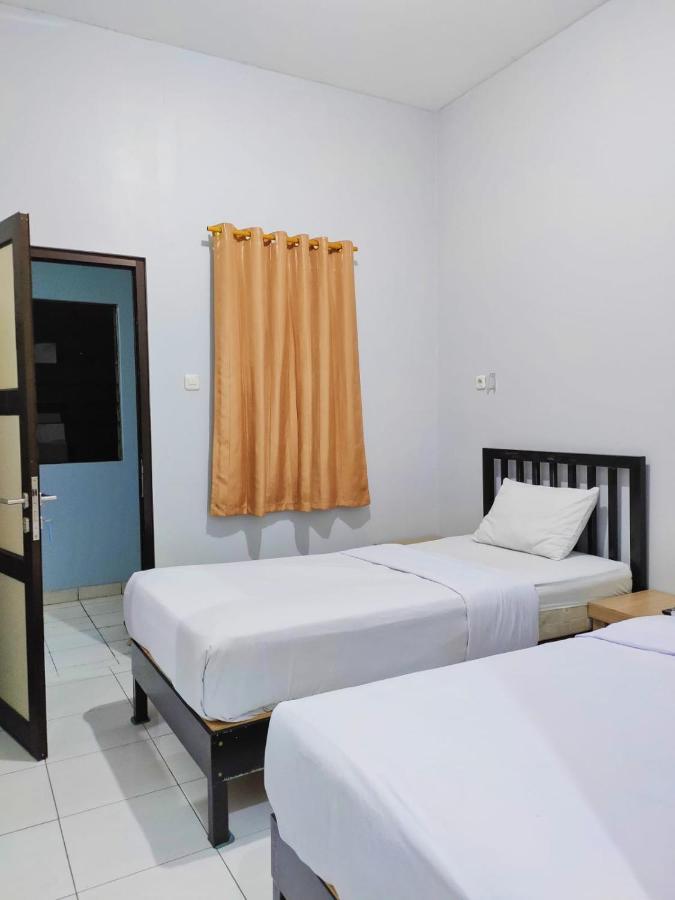 Hotel Syariah Tremigo Guesthouse Сиребон Екстериор снимка