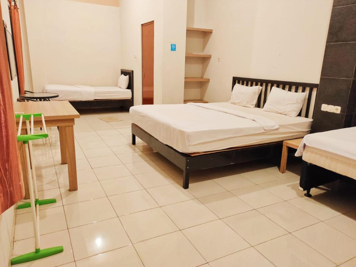 Hotel Syariah Tremigo Guesthouse Сиребон Екстериор снимка