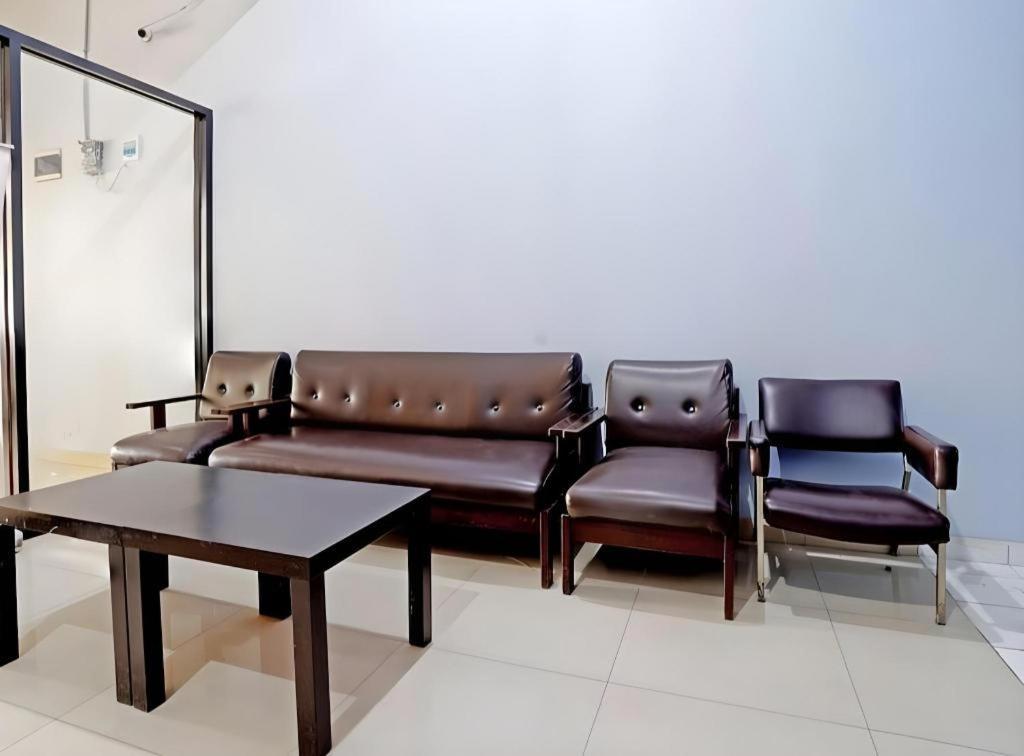 Hotel Syariah Tremigo Guesthouse Сиребон Екстериор снимка