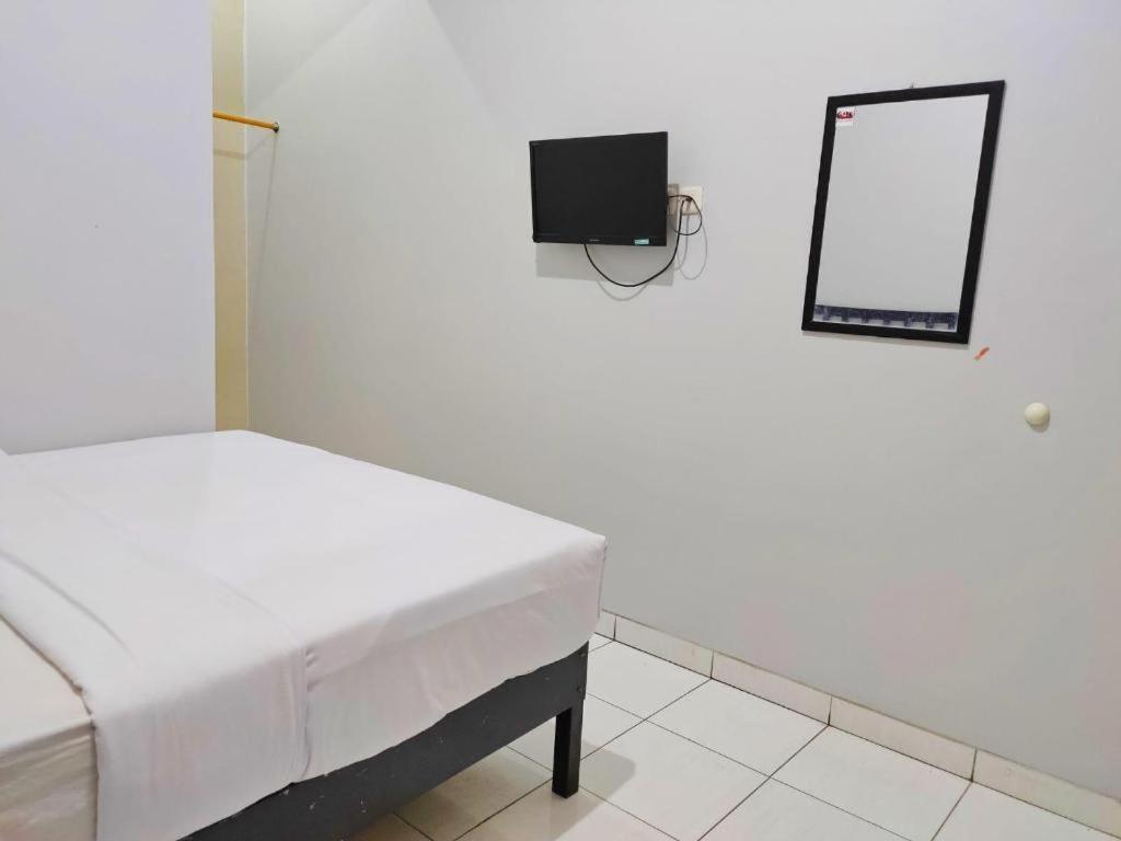 Hotel Syariah Tremigo Guesthouse Сиребон Екстериор снимка
