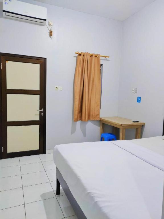 Hotel Syariah Tremigo Guesthouse Сиребон Екстериор снимка